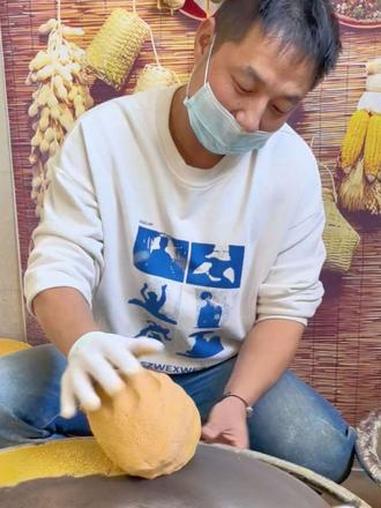#乡愁记忆 #杂粮煎饼 #山东大煎饼 #非物质文化遗产手工制作 #我为家乡农产品代言 @水