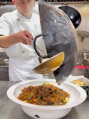 菌香黄焖甲鱼:豆瓣酱500克,排骨酱240克,柱侯酱240克,白豆腐乳400克,花生酱15