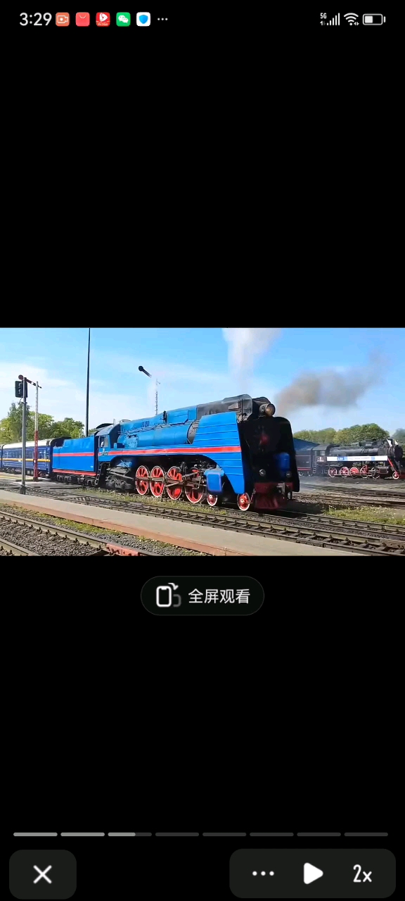 俄罗斯2-8-2蓝色蒸汽火车