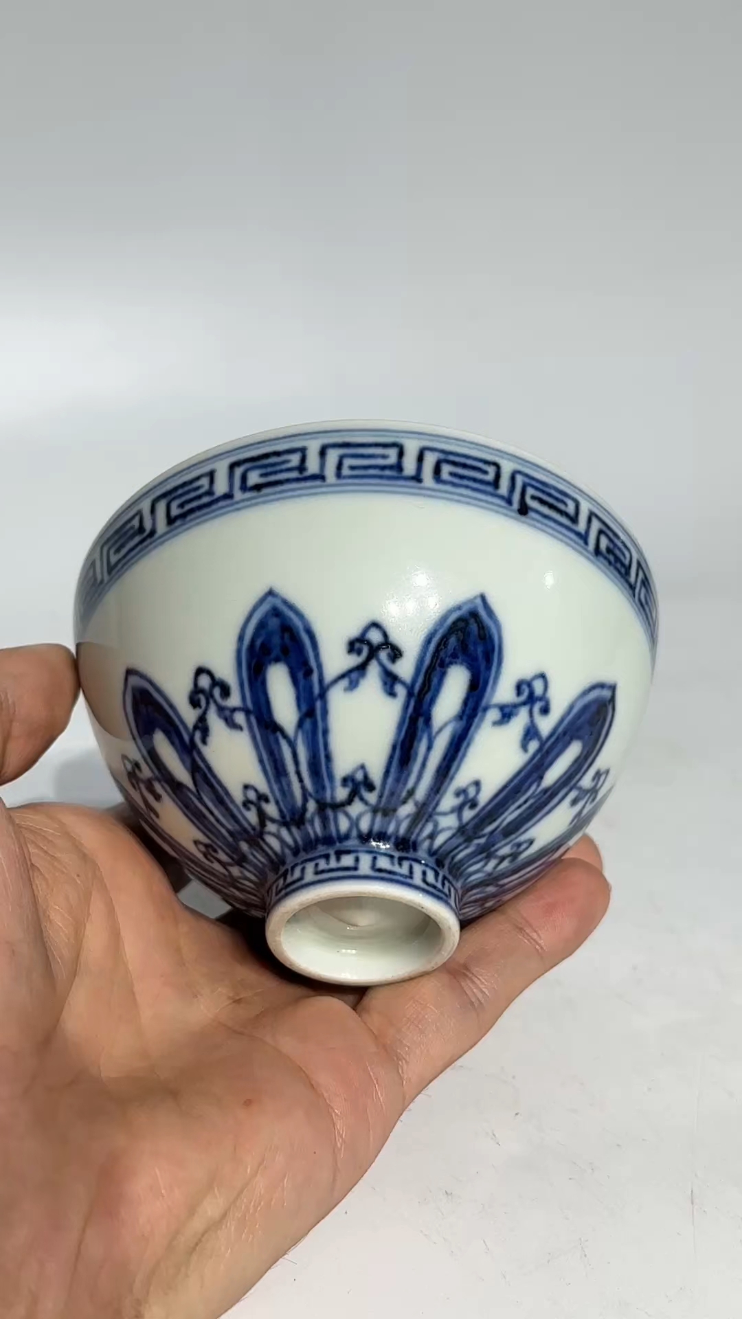 明代永乐青花鸡心杯，口径10，高6.3