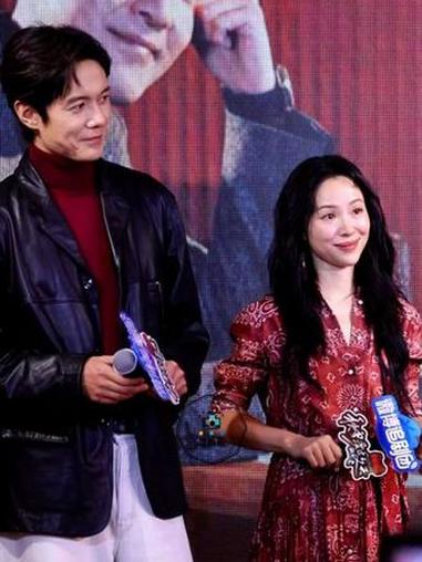 剧里顾辰吴怡君背着江家齐搞禁忌之恋，剧宣张超江一燕也是同色系造型也很搭哦#张超 #江一燕 