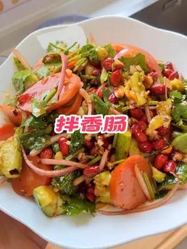 听说有人还不会拍黄瓜?还听说有人居然没吃过拌香肠?还有没有天理啊,这么好吃又简单的凉菜我决