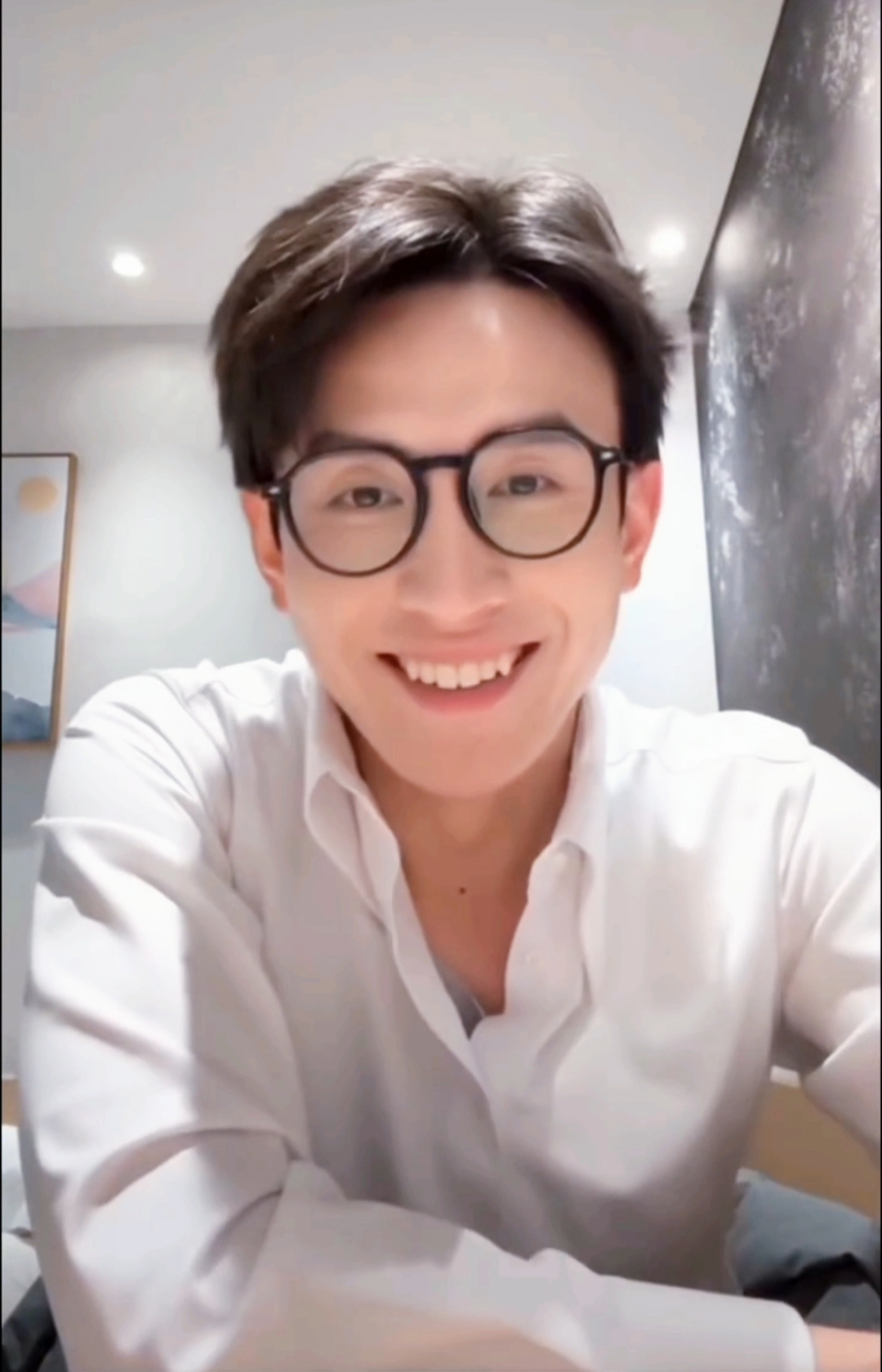 98小孩叔刘萧旭,一笑露出小虎牙|周越添周晟安喻先生人生角色
