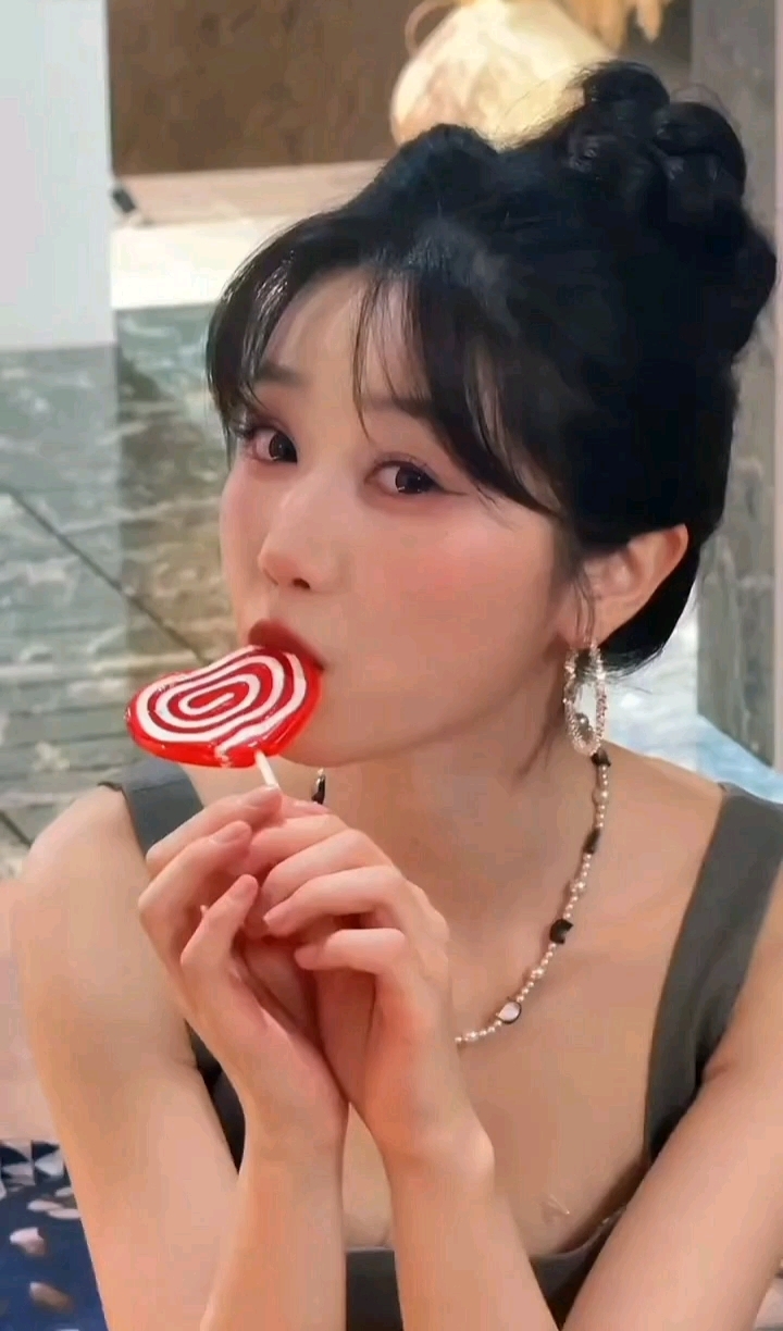 导演命令岳雨婷比不二家还甜