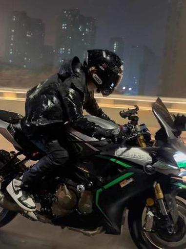 再给一次机会还会选择离开吗 雨天 伤感 机车