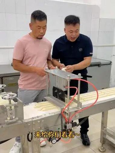 机器一分钟可做50根油条,现场演示生产 工厂实拍视频 生产线 全自动油条机 食品机械制造商