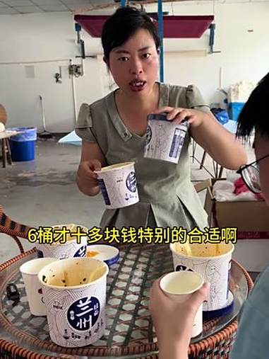 太忙了,米没有了都没时间去买,泡一桶这个兰州拉面方便简单又好吃 强烈推荐 日常分享 vlo