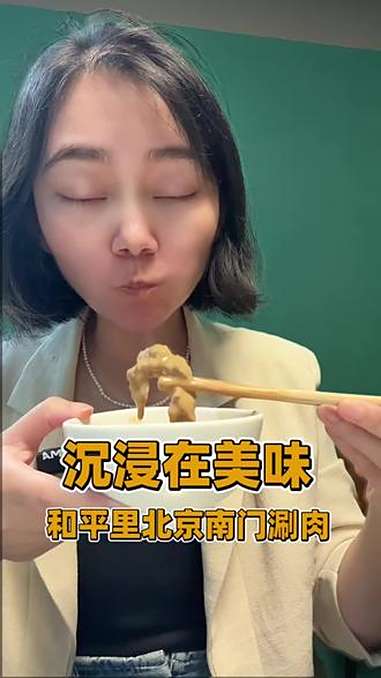 这个铜锅涮肉性价比真的很高,4人餐以前怎么也要400来块了,现在只要100多,7荤7素,还