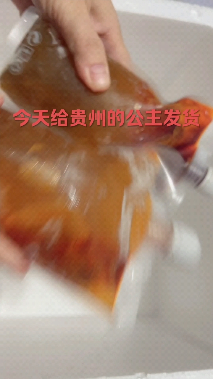 给贵州的公主发螺蛳粉啦,特别要了猪脚炸蛋鸡脚,主要特色要尝尝