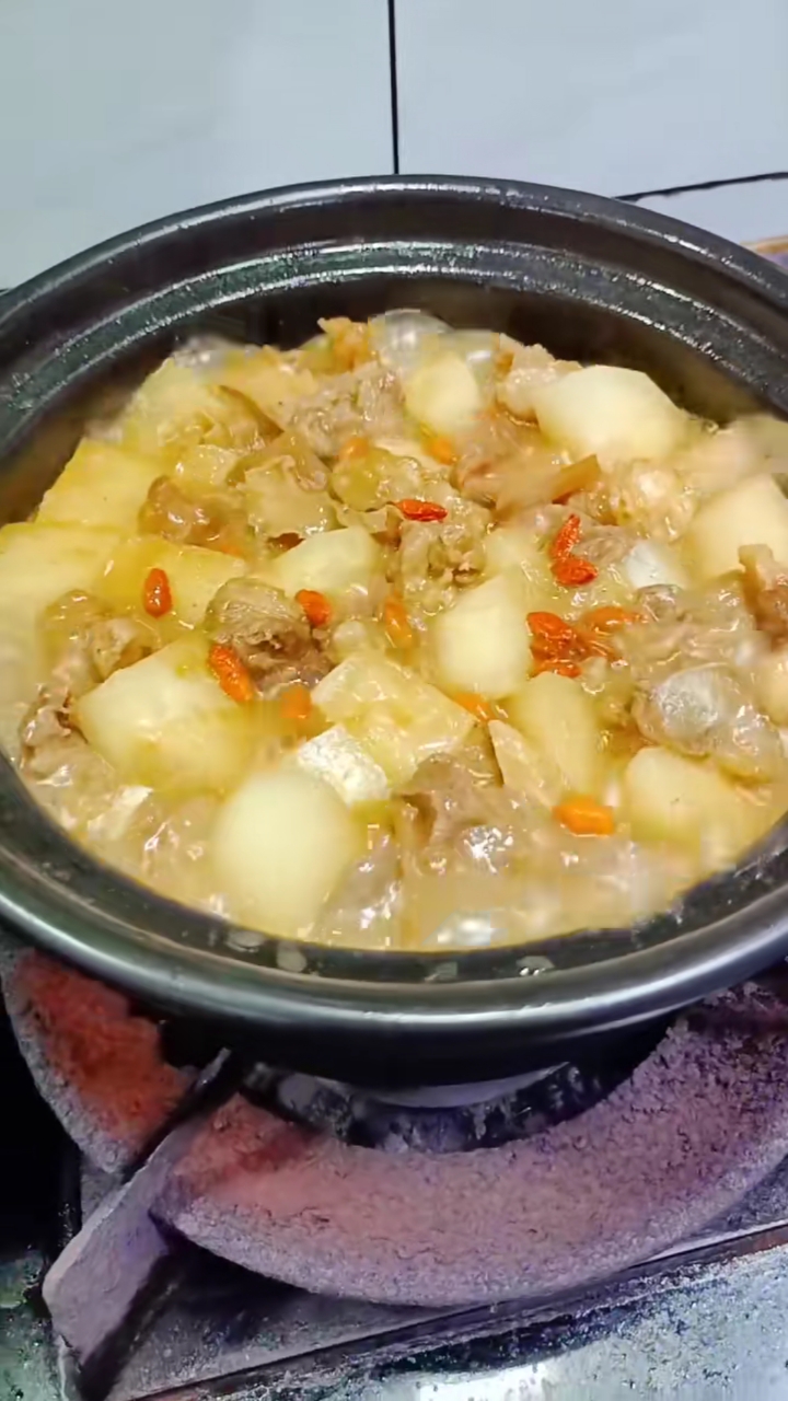 牛碎肉炖萝卜煲,冬吃萝卜这样煮出来的牛碎肉太香了