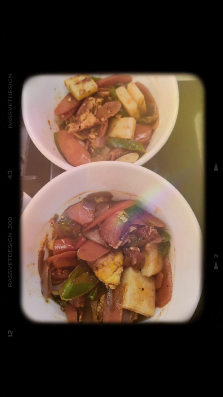 炒年糕,牛杂汤面条,外面吃的牛杂和炒河粉,太油了,又咸,早餐