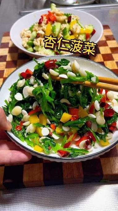 过年餐桌上，这道杏仁拌菠菜一上桌，比大鱼大肉都受欢迎#家常菜 #凉拌菜