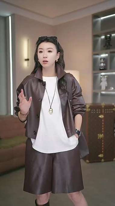 1. 超显瘦皮裤来喽!绵羊皮材质,软软糯糯上身超舒服,喜欢的宝宝赶紧入手!时尚新高度 高货