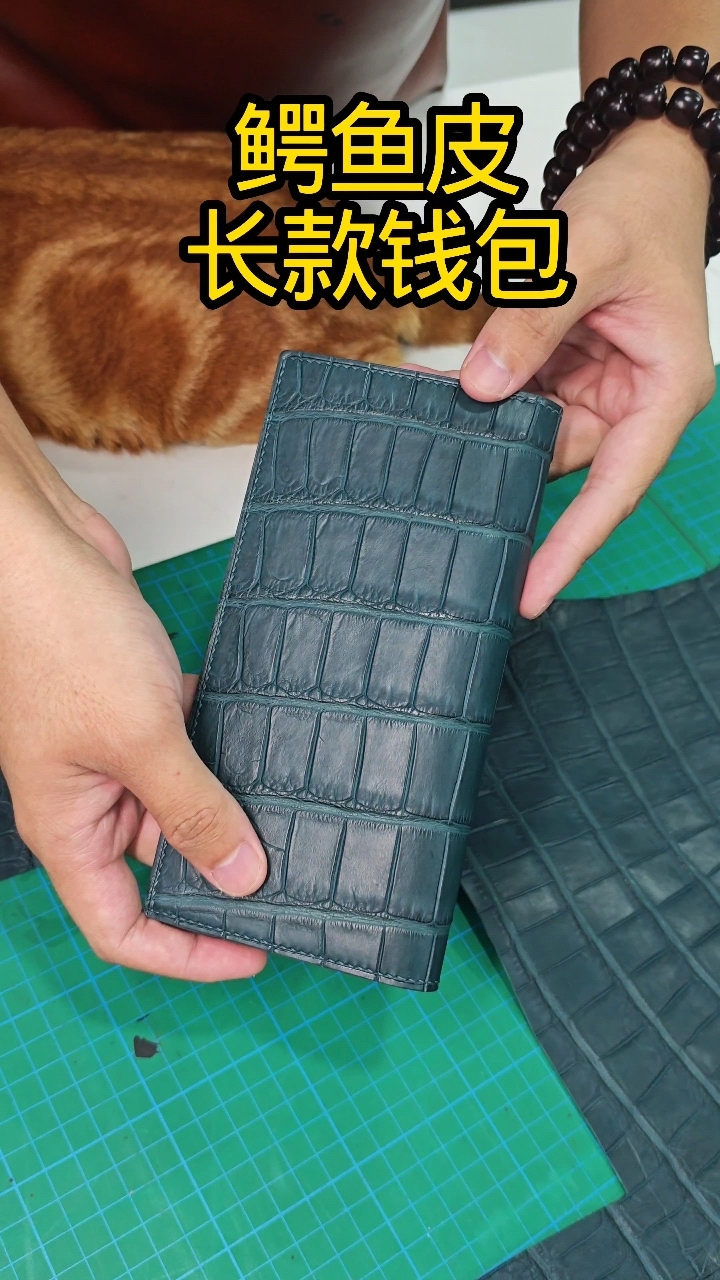 做好的长款鳄鱼皮钱包!