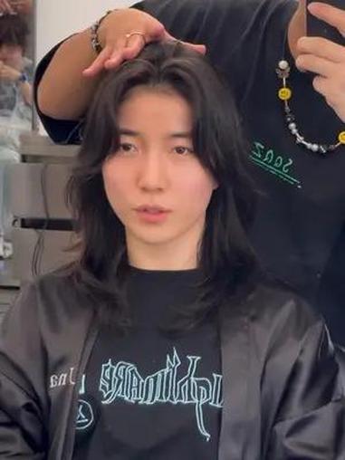 狼尾鲻鱼头 温柔是一时的而帅是一辈子的事 免打理烫发自然吹干效果 方圆脸女生适合的发型 剪