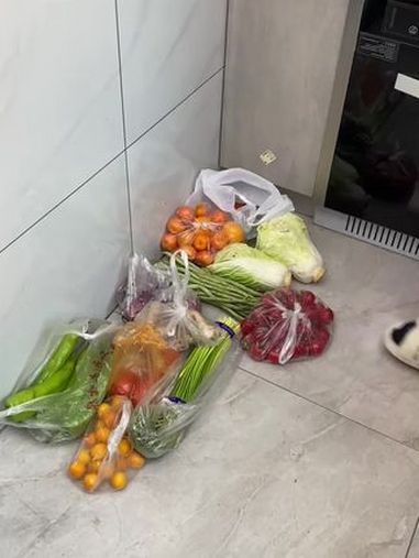 买回来的蔬菜水果不要再堆到墙角了,用这个 厨房置物架 层层收纳干净整洁。厨房好物 厨房必备