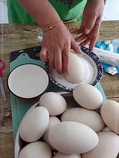 熟双黄咸鹅蛋烤鹅蛋流油网红低盐正宗新鲜咸香即食流心红太阳120gx