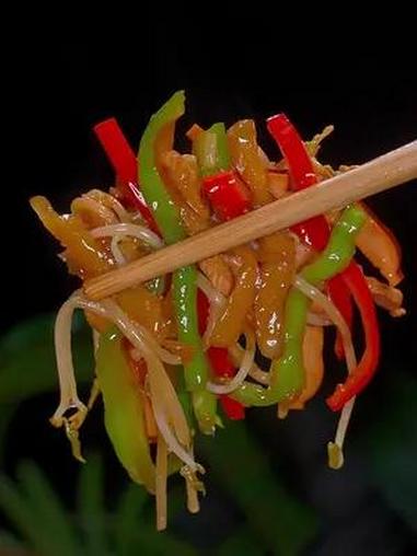 榨菜炒肉丝 榨菜炒肉丝,做法简单又下饭