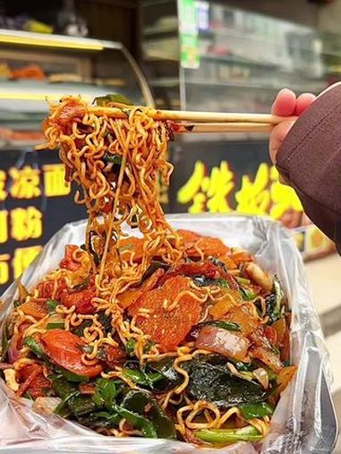 这份铁板鱿鱼大杂烩 也太香了吧!宣城美食 路边摊美味 街边小吃