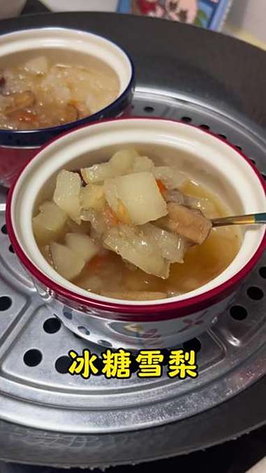 秋冬季节天气比较干燥,这个银耳雪梨汤快煮给家人喝吧 养生 雪梨 秋季养肺攻略 简单易学 美