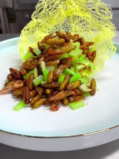 简单操作就能使你的菜品更有档次。装饰凉菜,热菜好看又酥脆可口。制作过程 美食 厨艺教程 创