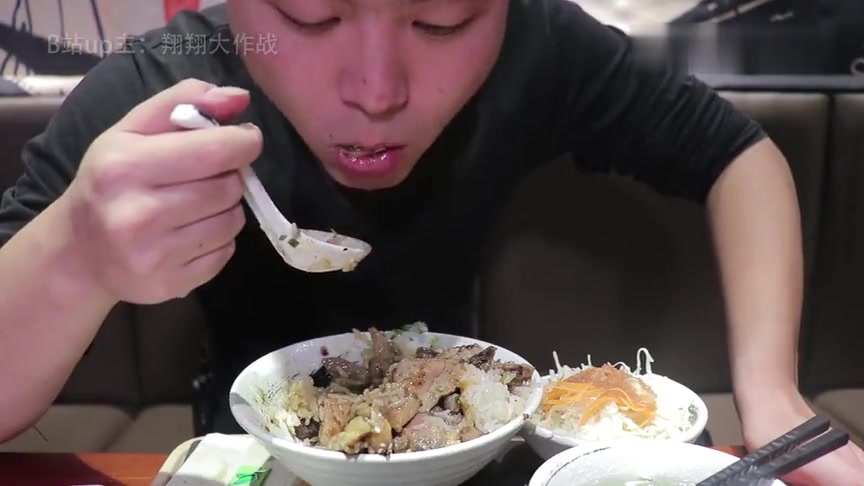 贵阳彭于晏跨越次元,现场找老婆竟遇到炮姐