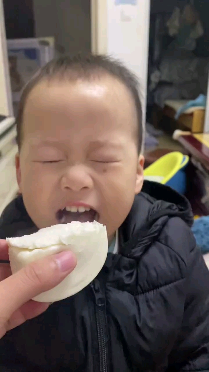 吃馒头吃出表情包#萌娃 #人类幼崽