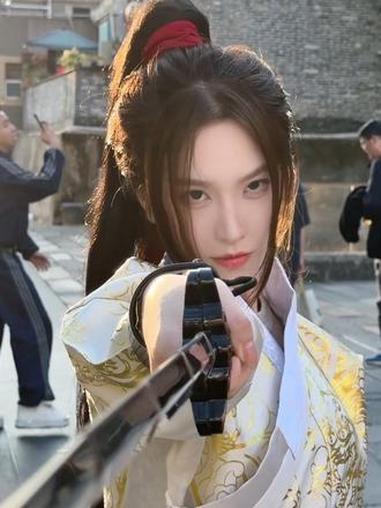 锦衣卫办案，闲杂人等速速退散！#抖音华彩传承晚会 #老祖宗严选的新年新皮肤#锦衣卫#飞鱼服