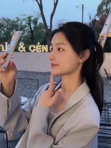 一小部分的我  分享照片 咖啡厅 看镜头宝宝 双鱼女