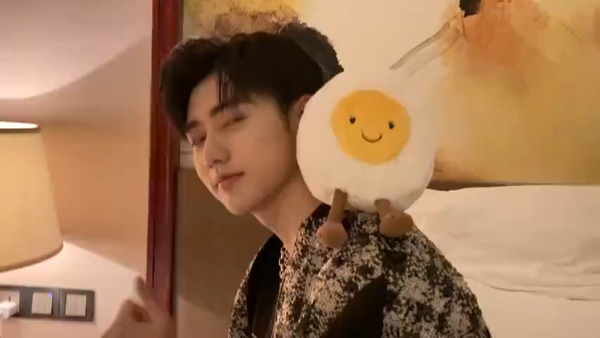 “小盒鱼会喵喵叫吗”称自己是焉栩嘉妈妈主动推的vx,现在粉丝都去焉栩嘉妈妈微博评论指责为什