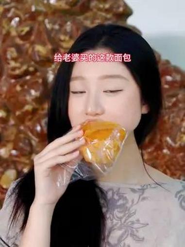 终于找到这种馅料满满的椰蓉面包 一口下去口感绝了啊!面包 好吃到停不下来 早餐面包 T