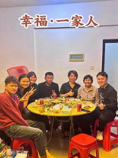 业暖人间——一家人,一盏灯,一桌饭菜,便是全家的温度和快乐!#业暖人间 #记录真实生活