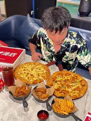 必胜客 底薄料更多 必胜客10寸手作薄底披萨 妈呀太香了 暑假嗨玩计划