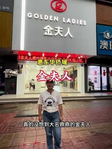 49.9元就可以在金夫人拍照啦!套餐包含1-3人的拍照,含2套服装,2次造型+2次化妆!还