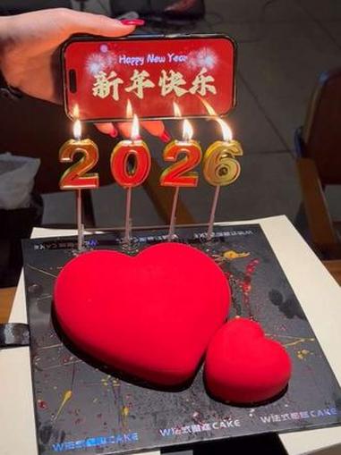 #抖音上热门 心心相印蛋糕,与心上人同吃,甜满往后余生#手工制作 #蛋糕#甜品美食 #跨年