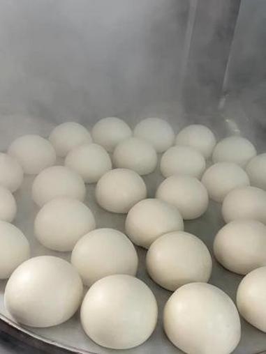 木柴铁锅蒸，地道王哥庄大馒#馒头 #非遗 #王哥庄大馒头