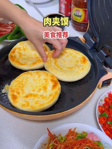 美食 这就是我老婆经常回购的 老潼关肉夹馍速冻饼,几分钟就能做好,外酥里嫩,老少皆宜 家庭