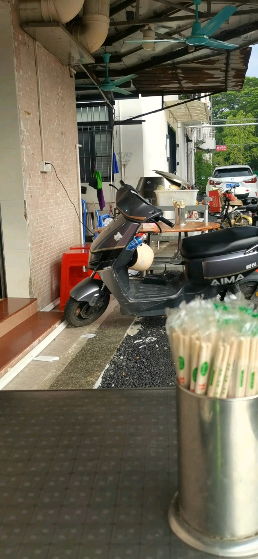 烧鹅腿饭
