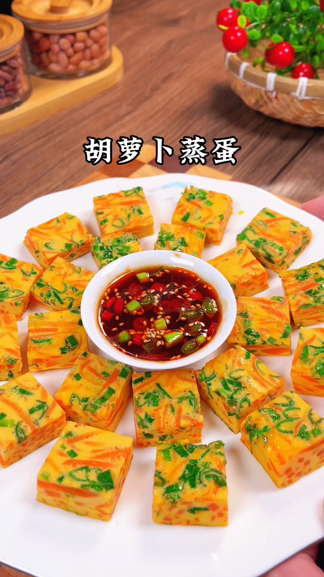 在胡萝卜里淋入一碗鸡蛋液,出锅就是一道大酒店的招牌美食