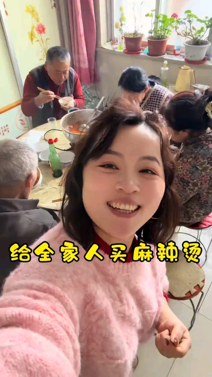 虽然麻辣烫不是啥好的贵的东西，100块钱买一大兜子...