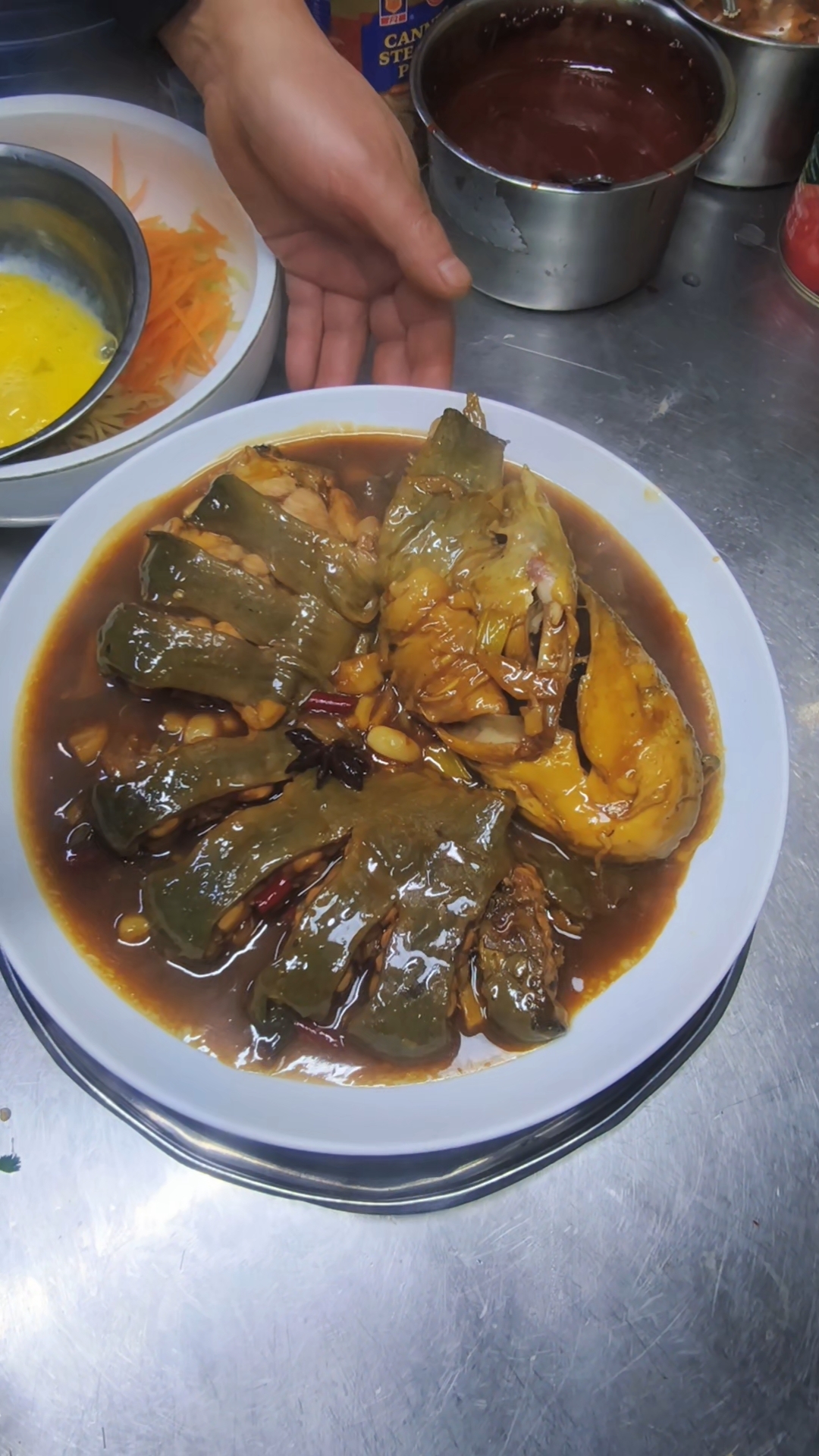 大蒜焖鲶鱼