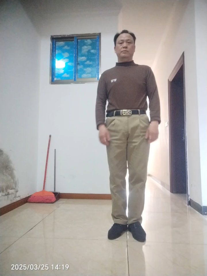 老码头夕阳下，人鱼拉长我的叹息