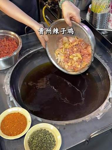 到底谁懂这口贵州辣子鸡有多好吃!在外地吃地道云贵菜 云贵菜是年轻人的天菜 贵州辣子鸡