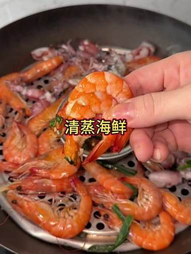 看看广东人是如何吃海鲜的,鲜嫩脆爽超级好吃 清蒸虾 尼仔鱿鱼 广东美食做法
