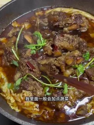 炖啥都好吃的辣锅底做法 炖料包就是五香的,简单方便下饭,爱吃肉的一定要试试 家常炖牛肉做法