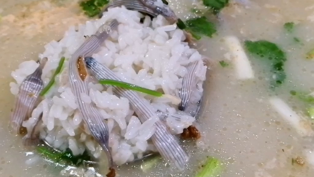 知道南宁那里能吃到多种系列的菜吗? 知道南宁那里能吃到多种系列的菜吗?看这泥丁粥、猪肚鸡、