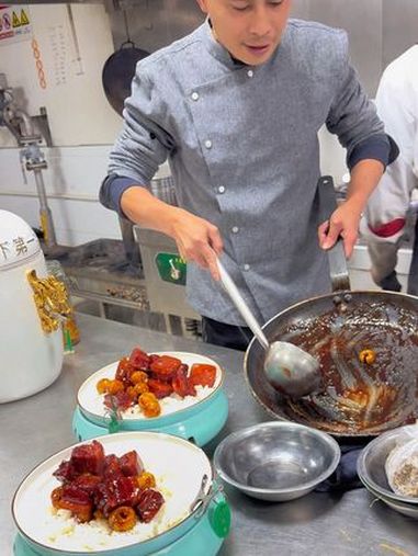 山楂红烧肉:精品五花肉30斤大料配比:八角10克肉蔻6克香叶3克山奈4克小茴香2.5克陈皮