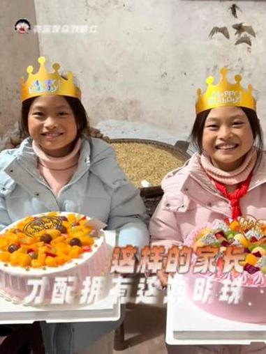 双胞胎过生日可以有两个蛋糕 这样的父母才值得有这样的明珠。（原博主在这里：@铭于心）生日 