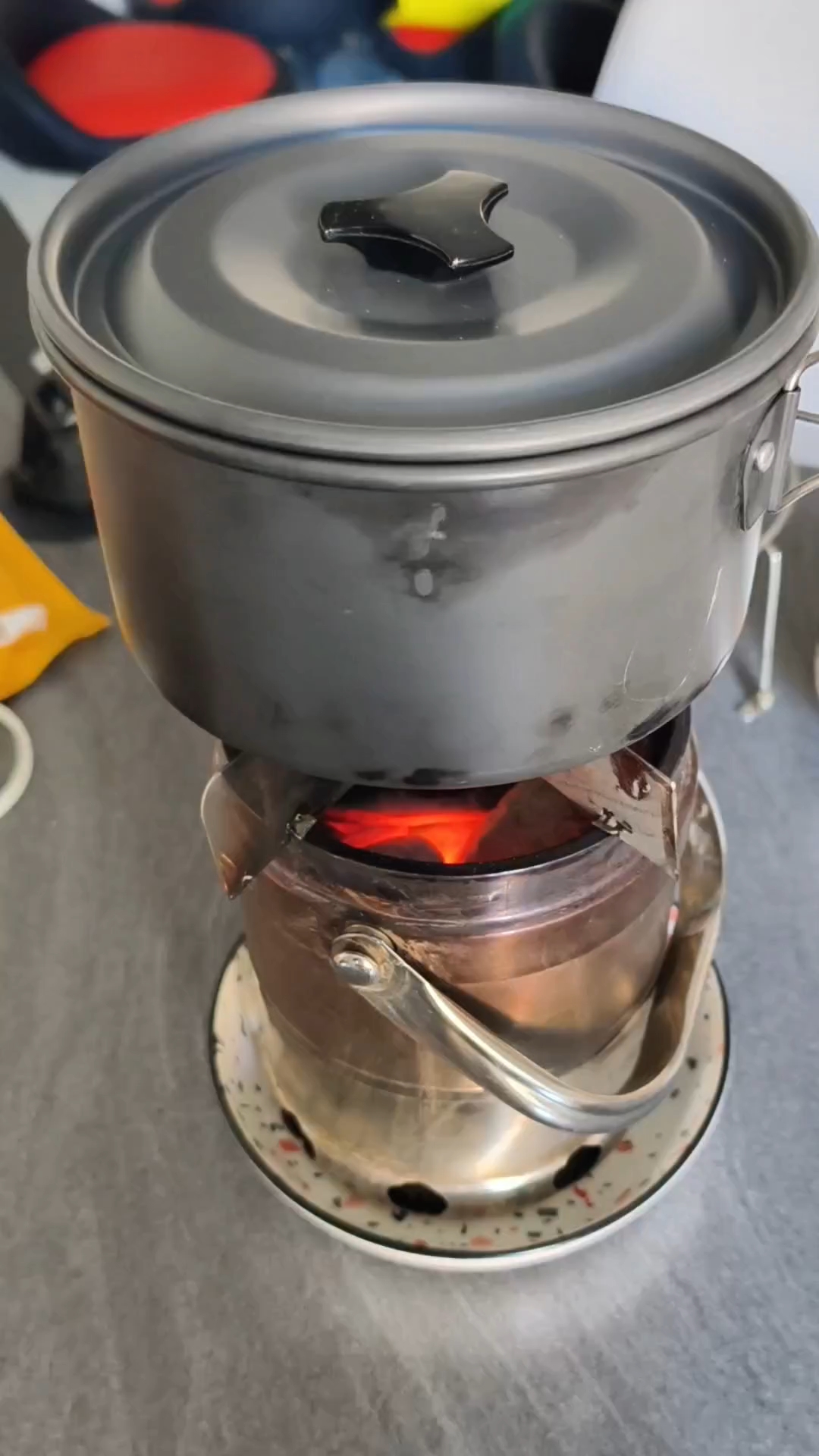 多年不用的柴火炉拿出来煮茶也是可以的,要的就是这种感觉。