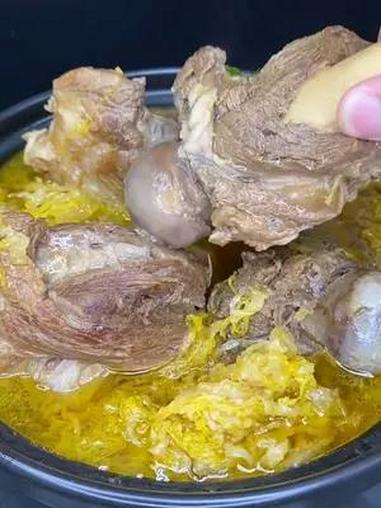 大骨头炖酸菜 大骨头炖酸菜这样做